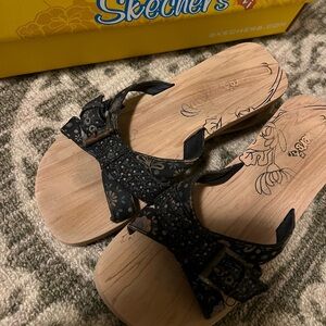 Skechers Cali waterproof slide sandals size 6